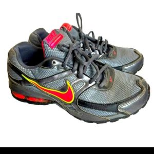 Nike Reax Run dominate Womens Run Dominate US Size 7 Gray Pink Sneakers Shoes